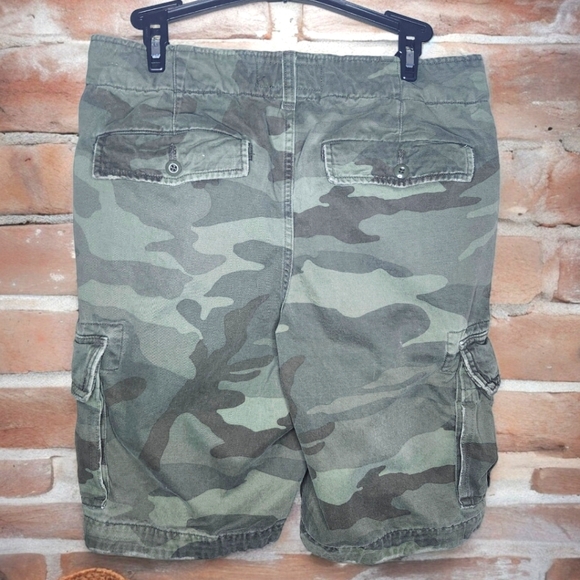 ABERCROMBIE & FITCH Camo Cargo Shorts- 28 - Picture 2 of 4